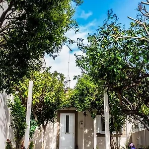 Apartment Beautiful House With Garden, Nea Alikarnassos